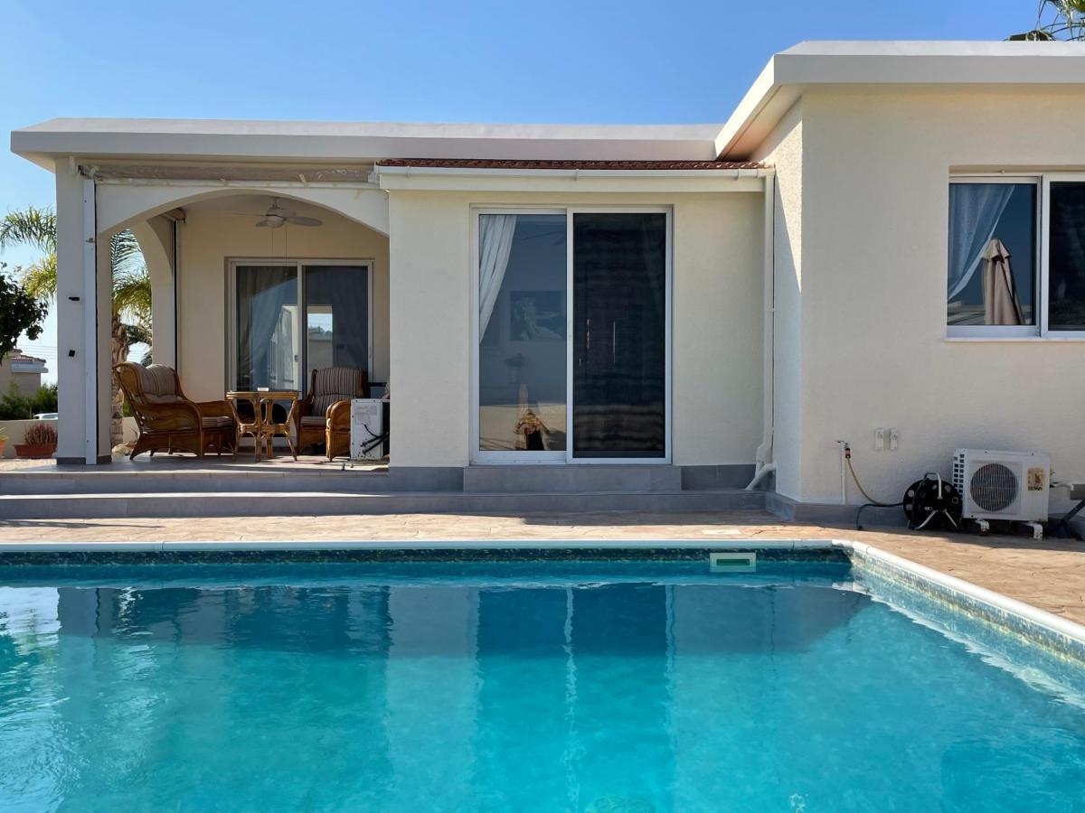 Coral Bungalow Coral Bay Exterior photo